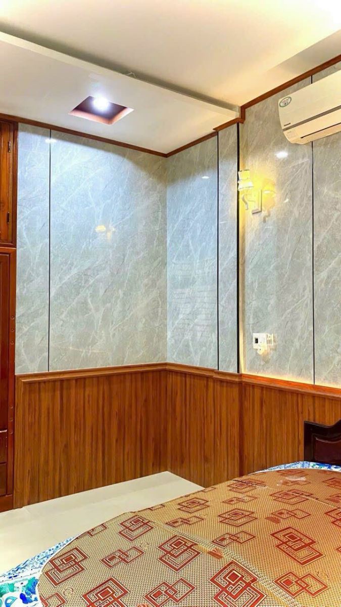 Thi Công Ốp Tường Măng Đen tại Khách Sạn