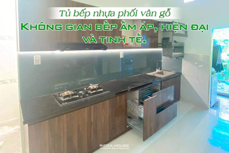 Tủ bếp nhựa phối vân gỗ – Không gian bếp ấm áp, hiện đại và tinh tế