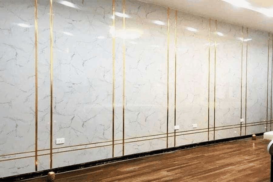 Tường bị mốc nên ốp gì?